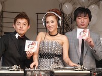 今後はDJ Jとしても活動していくことをほのめかしたスピードワゴンの井戸田潤（写真左）。