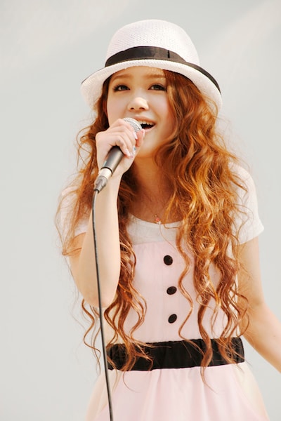 1stアルバム「LOVE one.」発売に先駆け、着うた配信サイトでは「君の声をfeat.VERBAL(m-flo)」「Life goes on...」の2曲を配信中。