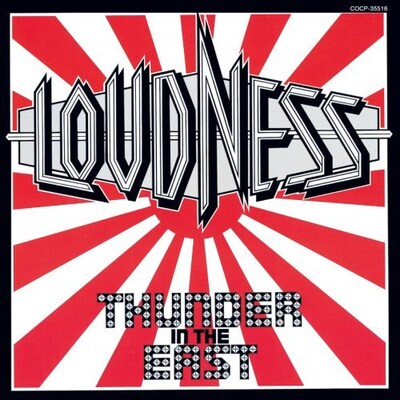 LOUDNESSは「THUNDER IN THE EAST」（写真）で本格的にアメリカ進出。ビルボード・アルバムチャートで最高74位にランクインし、世界中のメタルファンにその存在をアピールした。