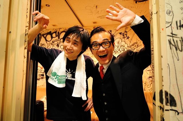 ライブ後のオーガナイザーとレジデントDJの貴重なオフショット。