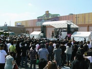 岐阜リバーサイドシティにはVAMPSファンや家族連れなど5000人が集結。