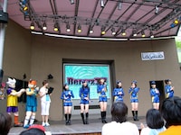 アニメの世界を飛び出した円堂くん＆豪炎寺くんとトークを繰り広げるBerryz工房。