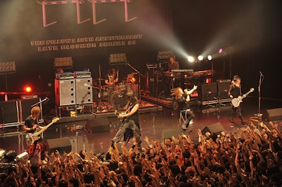 スシ詰めのZepp Tokyoを容赦なく盛り上げたGLAY。