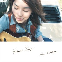 写真はDVD付きの「HANABI SKY」初回盤ジャケット。撮影は雑誌の対談をきっかけに知り合った女優の香椎由宇が手がけている。