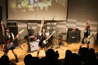 原宿KDDIデザイニングスタジオでの「少女S」発売記念イベント「集まれ！少女S!!」の模様。