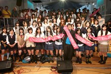 SCANDALは6月17日、原宿KDDIデザイニングスタジオにて「少女S」発売記念イベント「集まれ！少女S!!」を実施。5000通の応募が殺到し、その中から30組60名の女子が招待された。