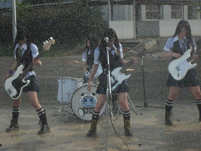 写真はSCANDAL「少女S」のビデオクリップより。Mステでもこのような映像を目にすることができるのか、ファンはお見逃しなく。