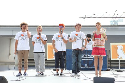 このシングルのCDと配信での売り上げの一部は、殺処分される犬を救済するための活動をしているNPOボーダー基金に寄付されるとのこと。愛犬家からの支持も集まっている。