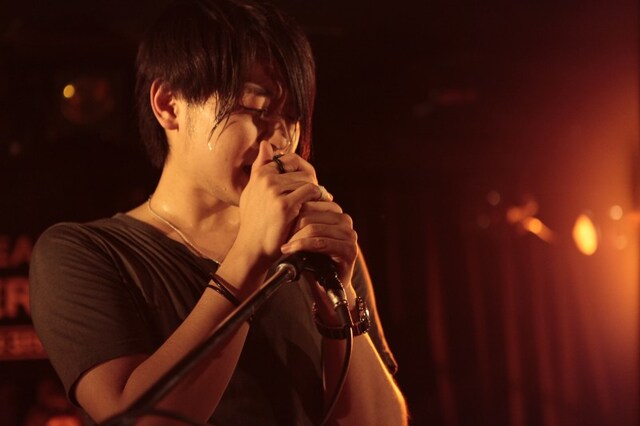 中性的な歌声と優しいサウンドで注目度上昇中のSPANK PAGE。仲手川の穏やかなトークも魅力だ。