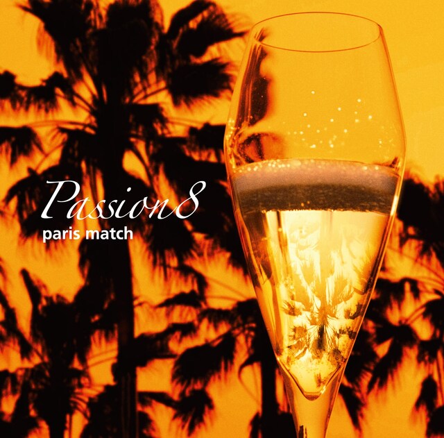 「Passion8」ジャケット写真。タイトル通りに情熱的な夏を演出する作品に仕上がっている。