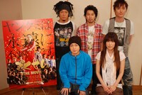 「プルメリア ～花唄～」はAqua Timezの代表曲「決意の朝に」「千の夜をこえて」「虹」にも通じる、現在の彼らの集大成とも言えるメッセージソング。映画とあわせて大ヒットが予想される。