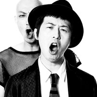 NEMO（写真手前）がシアトルでの武者修行中に出会ったボーカリストとともにスタートさせたプロジェクト、Mammytone。COOL DRIVEやNemotroubolterとはまた違った、NEMOの音楽的ルーツが表現されている。