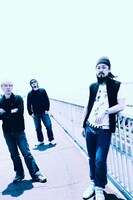 約1年半ぶりの新曲となる「Blackout」は、HAWAIIAN6が得意とする痛烈で激しいマイナーチューン。彼らは初の配信リリースについて「学校、会社、現場（!?）、自宅などで気軽にダウンロードをして聴いてほしい」と語っている。