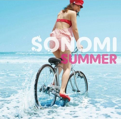 KREVA兄貴の強力なバックアップにより制作されたシングル「SUMMER」（写真）。初回盤のみ付属するDVDには、タイトル曲「SUMMER」のビデオクリップと秘蔵メイキング映像を収録。