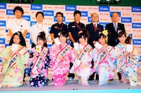 郵便局員と記念写真。