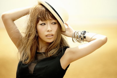 ニューアルバム「Ring」にはヒットシングル「SAYONARAベイベー」「20-CRY-」など全15曲を収録。