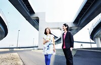 写真はBE THE VOICE。右が鈴木俊治。