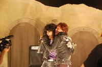 思わず熱が入るビデオクリップ撮影風景。悪魔に魂を売ったがごとき阿部リポーターの豹変ぶりはすさまじい。