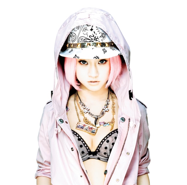 J-WAVEのレギュラー番組も絶好調のJASMINE。更新中のオフィシャルブログも彼女自身「すっげえ人数ふえたし、訪問者数はんぱね！！！」と語るほどの人気を集めている。