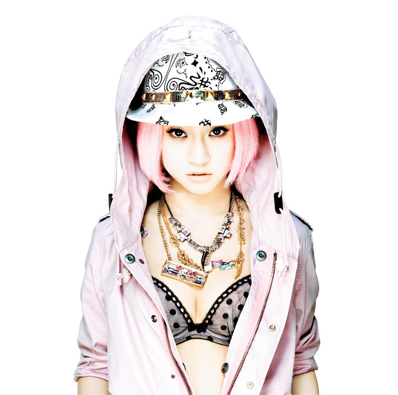 今月初めに行われた「SUMMER SONIC 09」に遊びに行き、Ne-Yoのライブを楽しんだというJASMINE。自身のブログ「Jasmine's blog」で、Ne-Yoについて「とってもセクシーな男の人だった!!」と絶賛している。