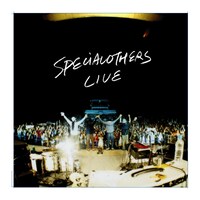 スペアザはこの夏「ROCK IN JAPAN FESTIVAL 2009」「RISING SUN ROCK FESTIVAL 2009 in EZO」「MTV VIBRATIONS 09」「SUNSET LIVE 09」に出演する（写真はライブアルバム「Live at 日比谷野外大音楽堂 090516 "QUTIMA Ver.10 -PB Adventure-" CD」のジャケット）。