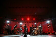 夏の鎌倉を盛り上げる新スポットとして注目されている「CABANON'09」。初日はリラックスしたサウンドを聴かせるアーティストが集うことになった（写真はSPECIAL OTHERS）。