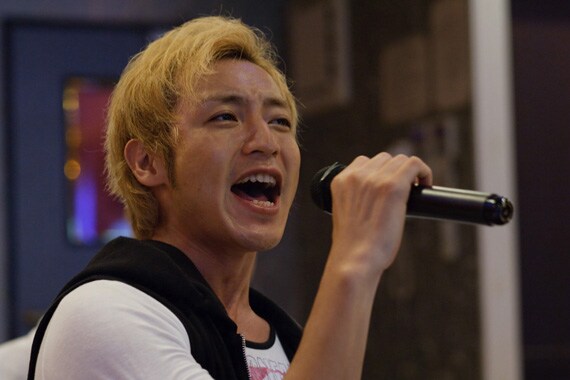 自身の長女の名前からとった「つるのうた」に続き、第2弾は次女の名前から「つるのおと」と命名。第3子の長男や11月に誕生予定の第4子の名前がついた作品もリリースされるのか、楽しみなところだ。