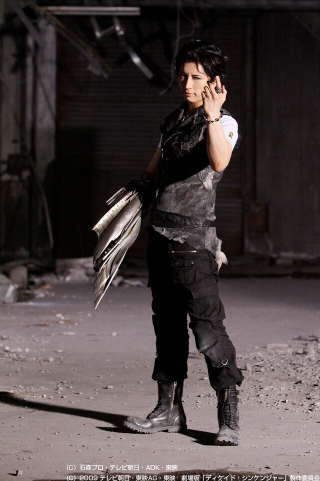 右腕にカセットアームを装着したGACKTライダーマン。こちらのバリエーションも昭和版とは異なるものになりそうだ。