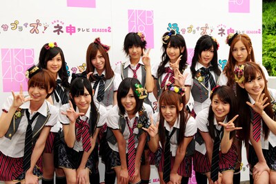 イベント開催前にはマスコミ向けの会見も実施。曲にちなんで7月に誕生日を迎える前田敦子、板野友美、柏木由紀、宮澤佐江にどんなサプライズを希望するか質問され、宮澤は「今年じゃなくてもいいので（笑）、生きているうちに一度はこれ以上ないというくらいのサプライズをお願いしたい」と答えた。