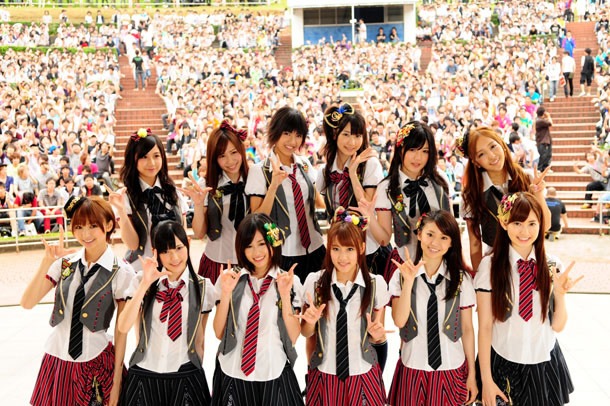 写真は6月28日に行われた握手会イベントの様子。この日の映像が観られるのはDVD特典ディスクだけ。