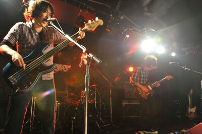 LOVE LOVE LOVEはこの後、大阪、名古屋にてライブを開催。夏には「ROCK IN JAPAN FESTIVAL 2009」や各地のイベントへの出演が決定している。