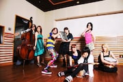 メロン記念日とミドリは、昨日7月23日に新宿LOFTにて行われたツーマンライブ「イインダヨ!グリーンダヨ!!」で共演。メロンの大谷雅恵はライブ中に頭を振りすぎて、首を痛めてしまったとブログで報告している。