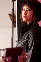 先日、フジテレビ系「めちゃめちゃイケてるッ！」でバラエティ進出を果たしたIMALU。岡村隆史（ナインティナイン）に乗せられてついやってしまった実父・明石家さんまのアクションコピーは、お笑い史に残る貴重な映像となった。