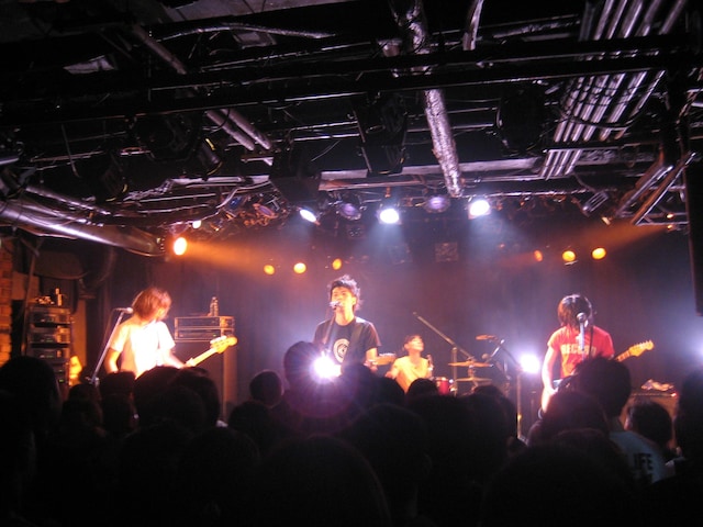 6月27日に下北沢CLUB Queで行われたワンマンライブでも「ハロー ワーク」を披露。