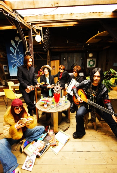 オフィシャルサイトの特設ページでは現在、楽曲解説や「ルーシーの子どもたち」のビデオクリップを公開中。