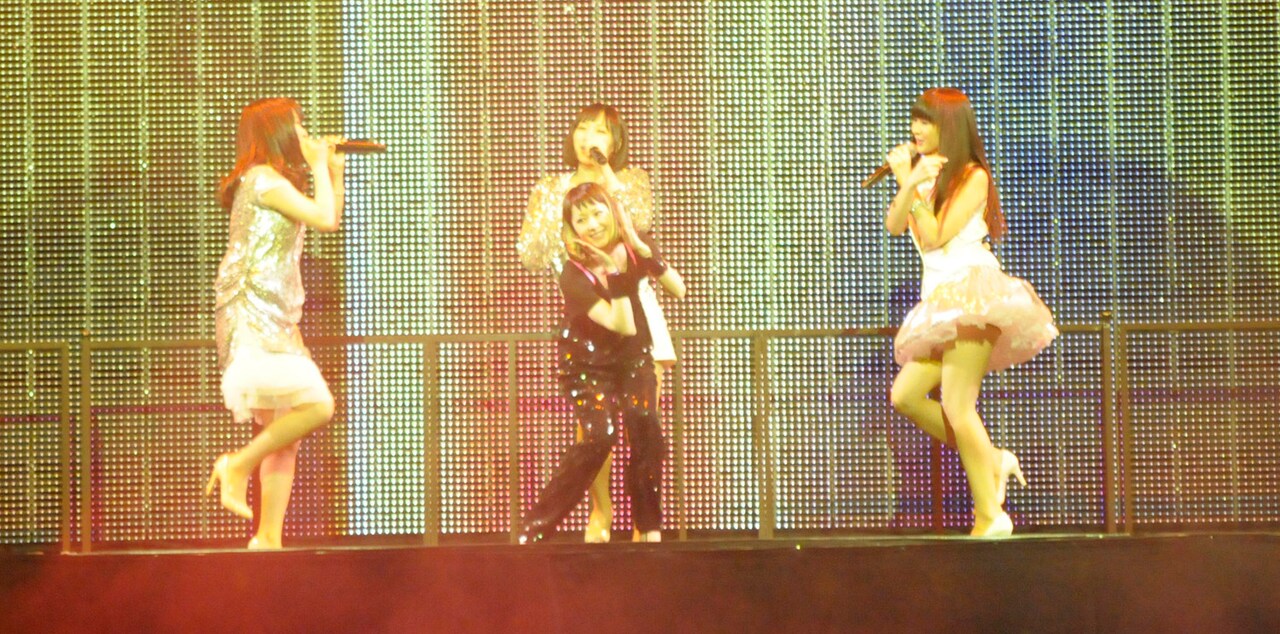 Jasper」ではPerfumeの3人が、ここでしか見られないオリジナルの