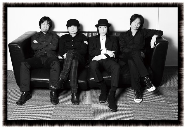 グループ魂でバンドメンバーの宮藤官九郎はこのアルバムを聴いて「とりあえず、なんかすごいと思いました。俺の書く歌詞には月とか風とか水平線とか間違っても出てこないので。これが富澤さんの本気なのか。グループ魂は浮気なのか。俺は浮気相手なのか。奥さんと楽しげに手をつないで歩いているところをうっかり見てしまった浮気相手の心境なのか。潰してやる！」と心境を語っている。