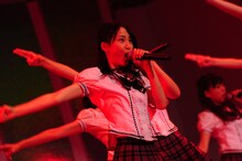 「強き者よ」を披露するSKE48。