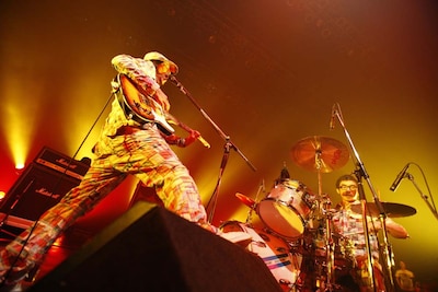 大きな話題を呼んでいた10周年ライブのゲストを初めて発表したLOW IQ 01。10月のJCBホールも熱い盛り上がりとなりそうだ（PHOTO by TSUKASA MIYOSHI）。