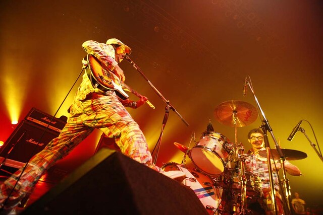 大きな話題を呼んでいた10周年ライブのゲストを初めて発表したLOW IQ 01。10月のJCBホールも熱い盛り上がりとなりそうだ（PHOTO by TSUKASA MIYOSHI）。