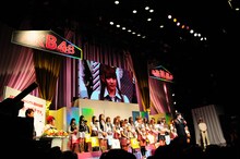 SDN48は毎週土曜22時から、AKB48劇場でステージを行う予定。昨日のイベントでは、オーディションの模様などがスクリーンに上映された（写真はAKB48総選挙の開票イベント「神様に誓ってガチです」の様子）。