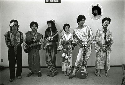 直枝政広がカーネーション結成以前に在籍したアヴァンポップバンド、耳鼻咽喉科（写真）の初CD作品「偉大（はずかしく）なる2年 Anthology 1981-1983」もニューアルバムと同じく11月25日にリリース。