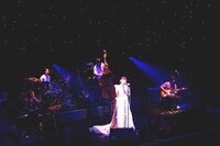 若い人から熟年カップルまで、多くの観客を魅了した七夕ライブ。「来年はもっとラブソングを携えてやりたいです」と早くも次の七夕へ思いをはせていた。