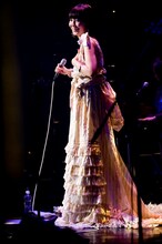 Cymbals解散以降は「早くCymbals断ちをしなければ」と、あえてバンド時代の曲を歌わなかったという土岐麻子。リクエスト1位を受け「ここで歌わない手はないな」とひさびさに生「Love Thing」を披露した土岐は「今後も歌っていこうかな」とコメントした。