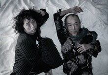 頭脳警察は先日「FUJI ROCK FESTIVAL '09」に出演し、満員の観客を前に熱演を披露。その模様は、オフィシャルサイトでライブ写真として紹介されている。