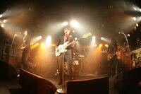 10月には“ベスト盤的”シングルの発売も決定。本作を引っさげ、11月末からは全国7都市をまわるワンマンツアーも開催される（Photo by 中河原理英）。