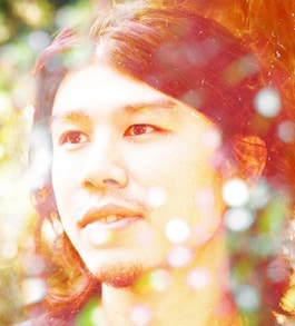 コジロウはbonobos在籍時には「THANK YOU FOR THE MUSIC」「Standing There～いま、そこに行くよ～」など、数々の名曲を制作。今後の活躍にも期待がかかる。