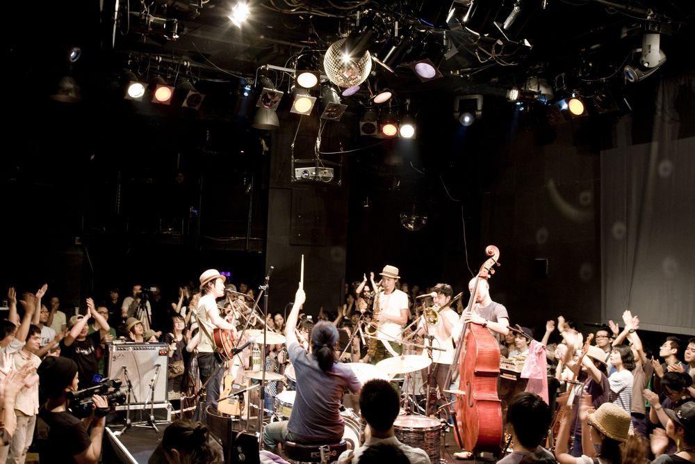 この日のライブの様子は後日ネットなどで配信を予定している。
