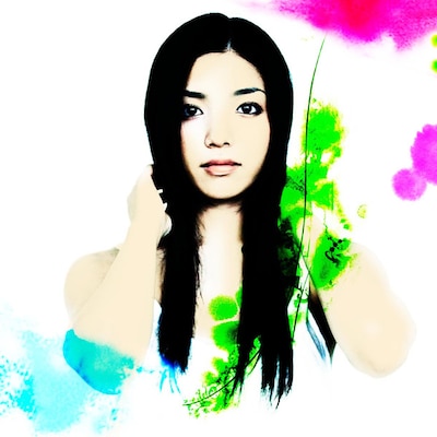 城南海のオフィシャルMySpaceでは「白い月」「太陽とかくれんぼ」「四季ウタカタ」の試聴音源を公開中（写真はアルバム「加那-イトシキヒトヨ-」ジャケット）。