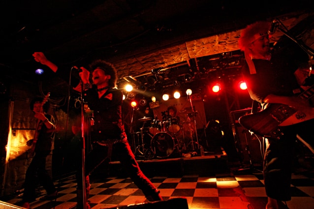 シブすぎる狂撃の4人（photo by 三島タカユキ）。